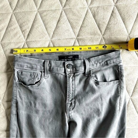 J Brand Mid Rise Denim Capri in Dusk Haze (grey color) Size 28 Jeans - Picture 5 of 9